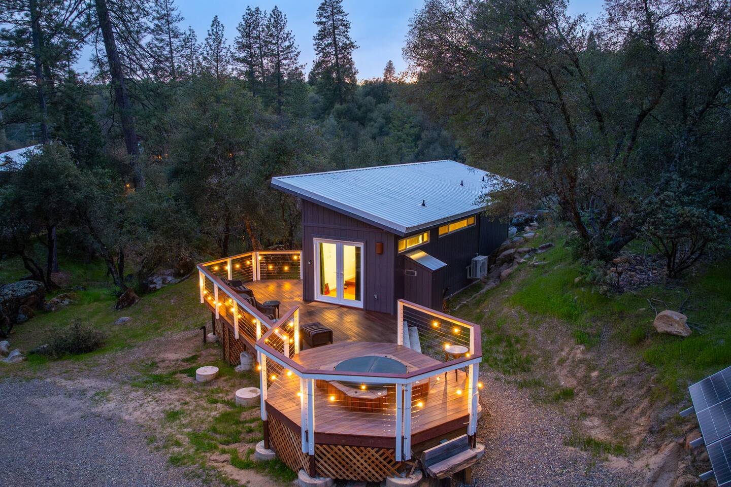 Brand New Couples Cabin, HOT TUB - Holiday Home