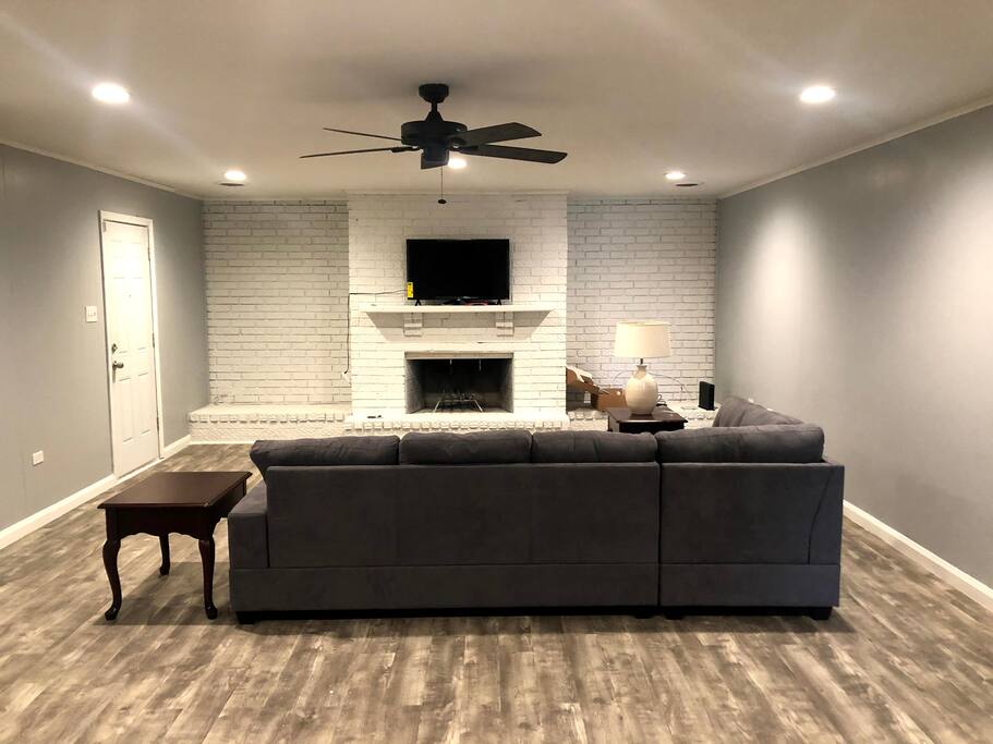 Male Med Student Housing— 5 Min Walk; Junior Suite