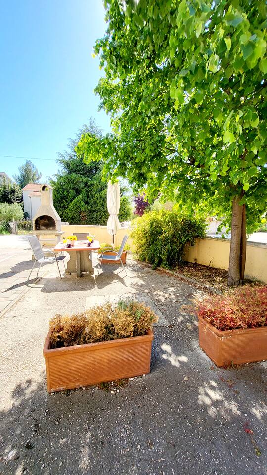 Blue Stone-with Parking, Terrace And Bbq