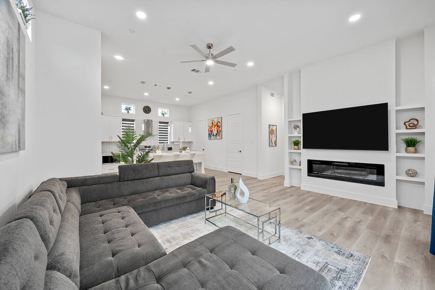 Pet-Friendly l Brand New Space l Downtown — photo 2