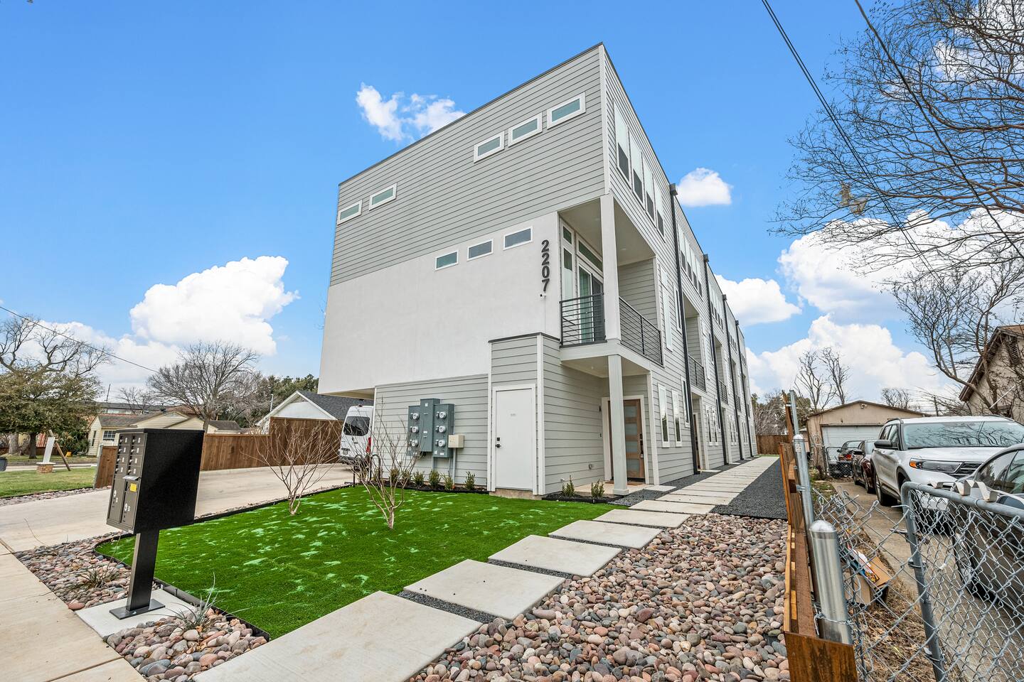 BRs w Ensuite Baths l Pet-Friendly l Central Loc — photo 1