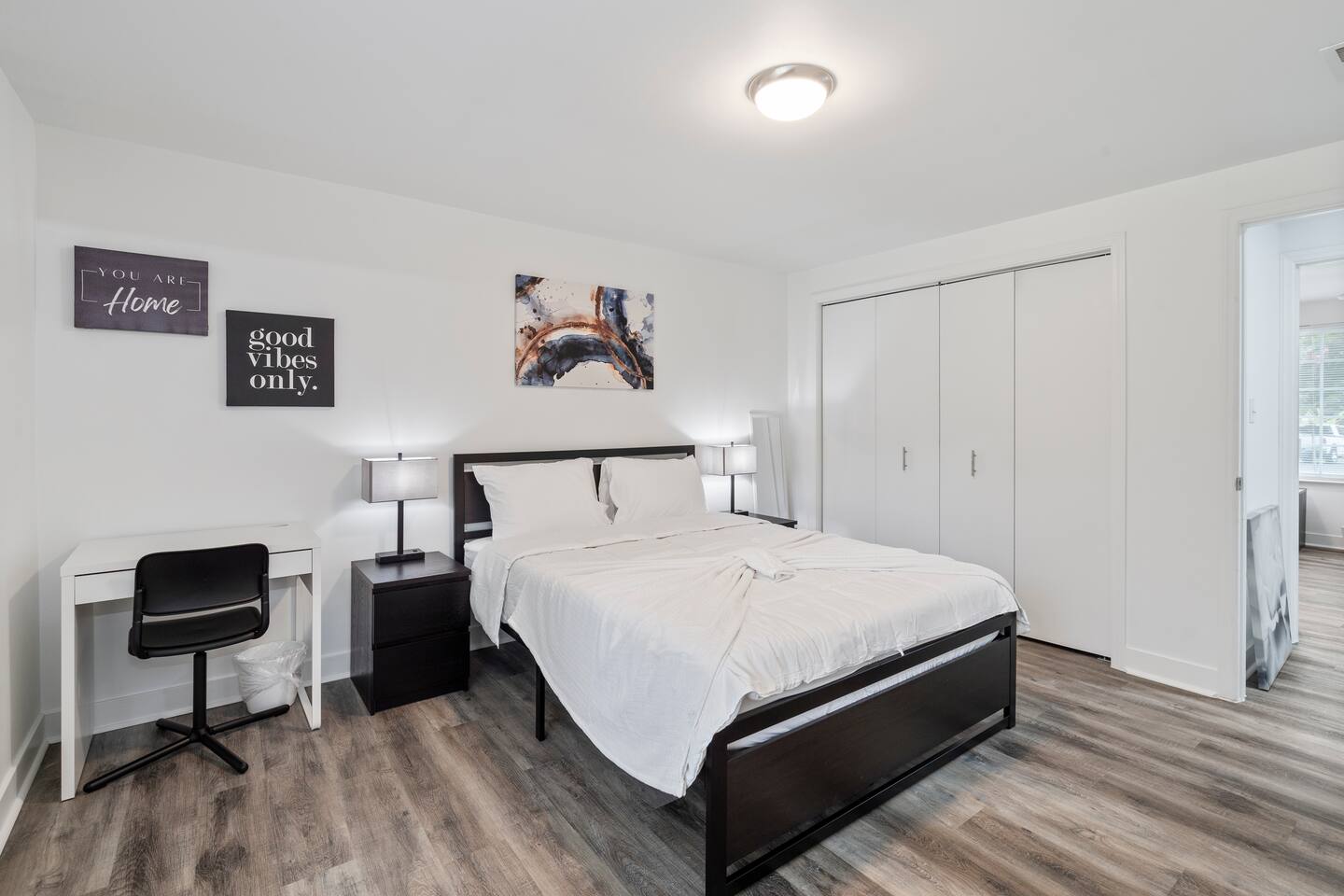 Private Bathroom | Queen Bed | Fast WiFi | Parking