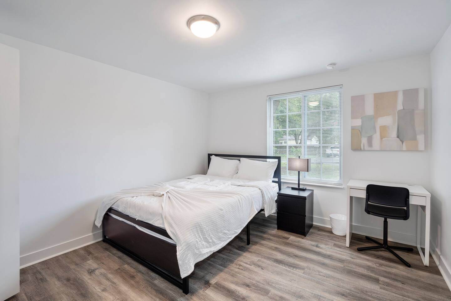 Walk in Shower | Queen Bed | Fast Wifi | Parking |