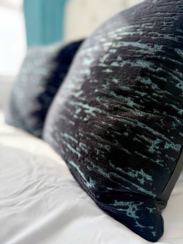 Riverside A2 | QUEEN 2BD/1BA Apt near River