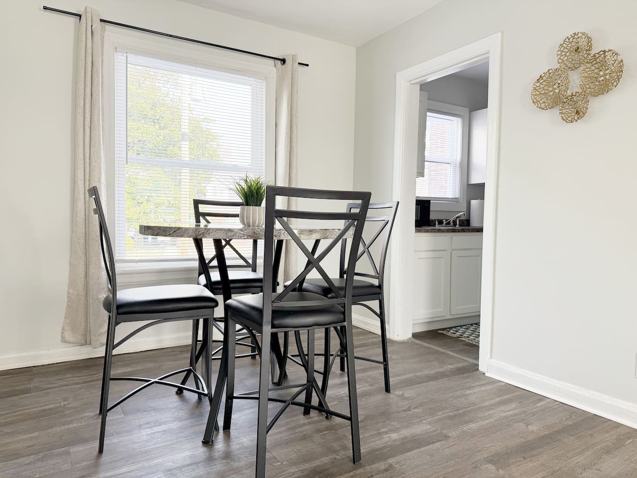 Riverside A2 | QUEEN 2BD/1BA Apt near River