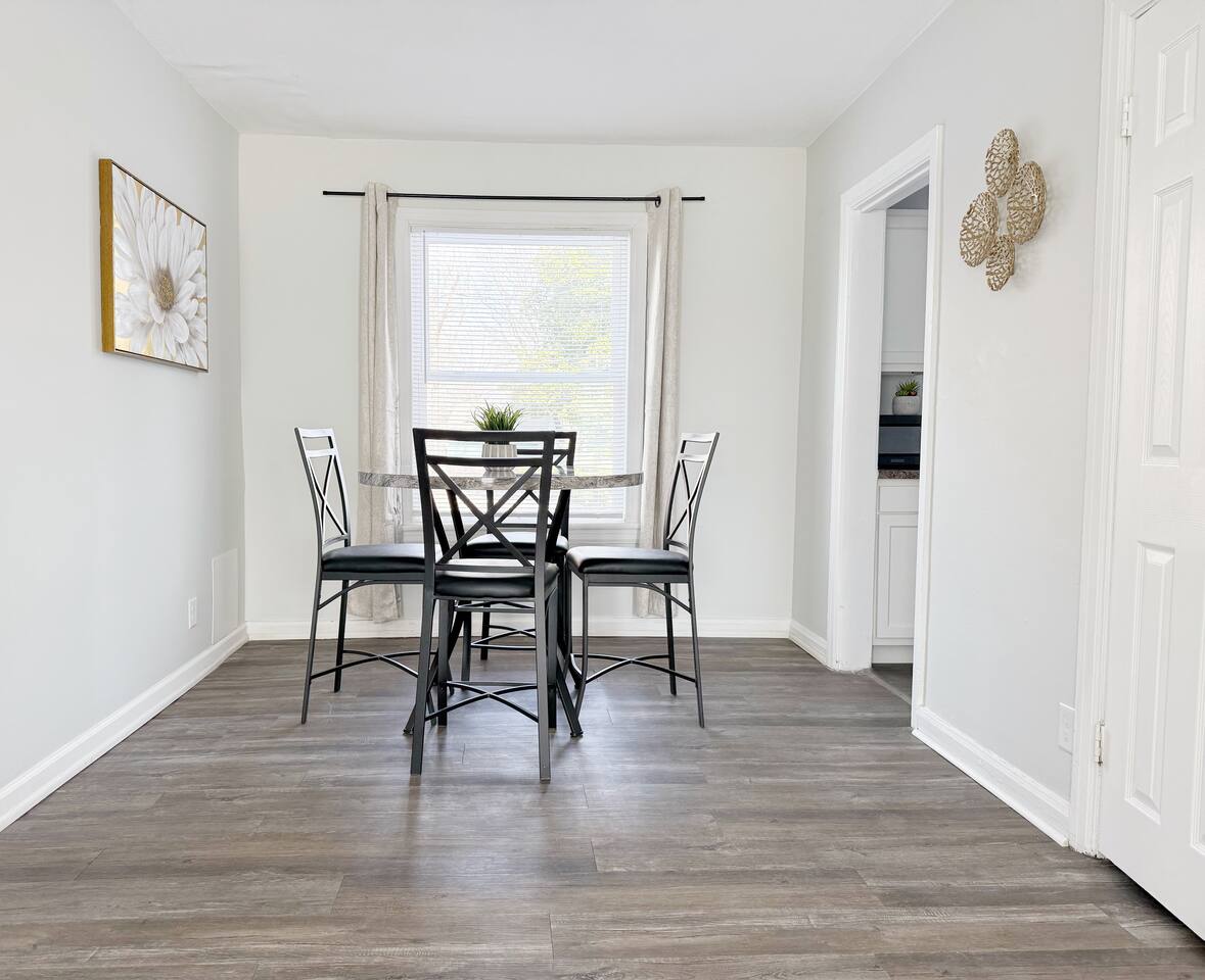 Riverside A2 | QUEEN 2BD/1BA Apt near River photo 4