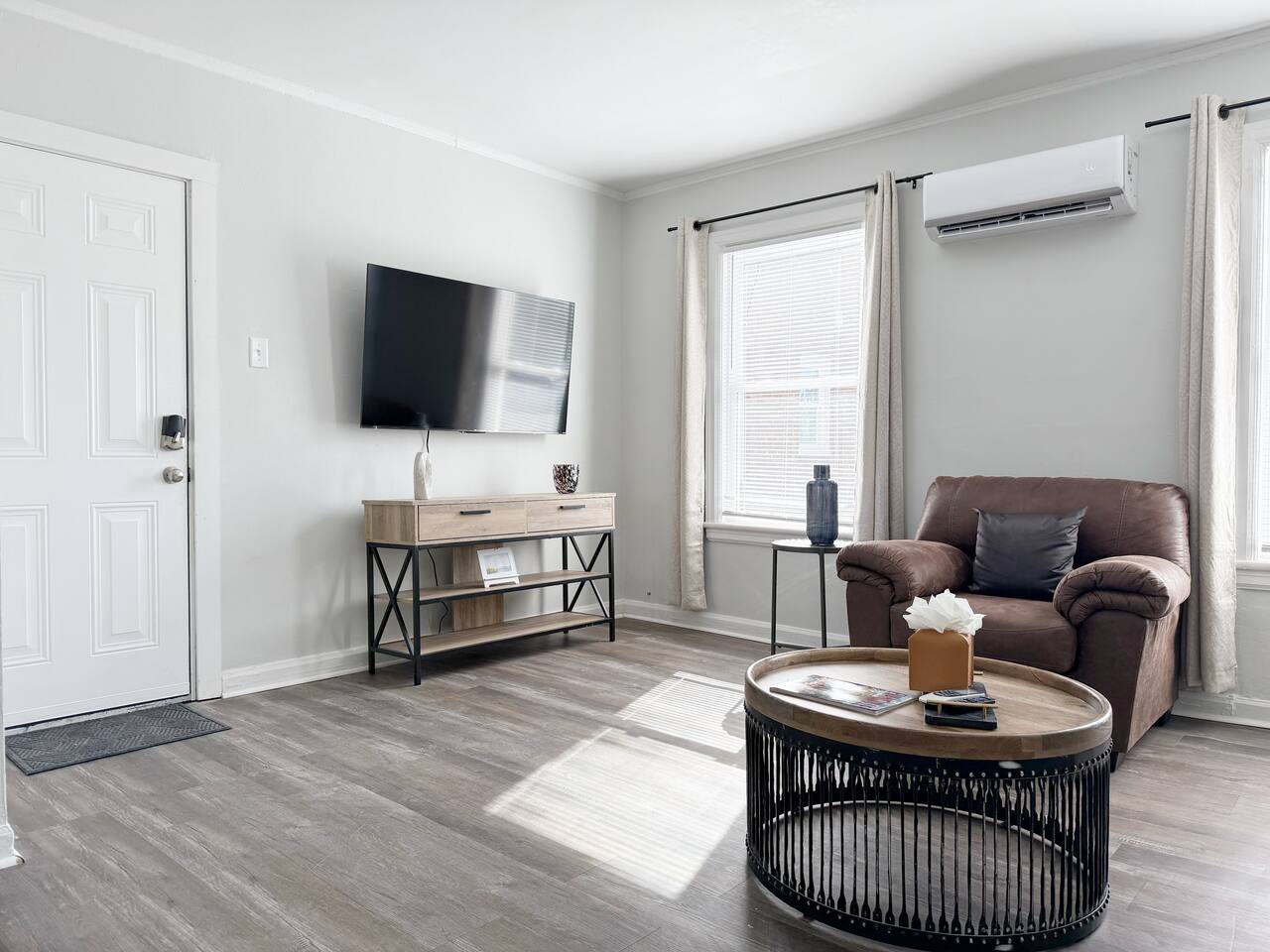 Riverside A2 | QUEEN 2BD/1BA Apt near River