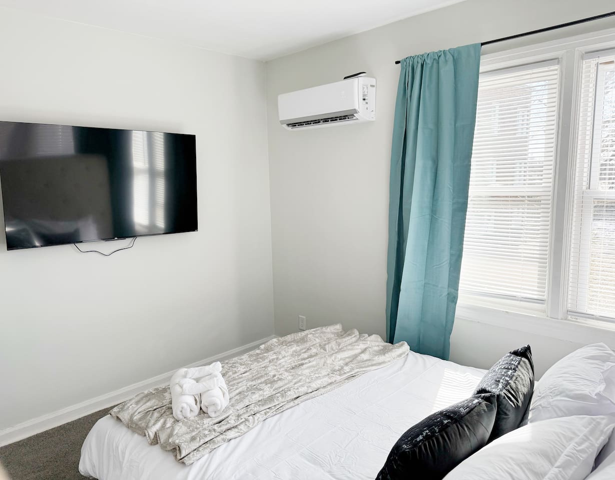 Riverside A2 | QUEEN 2BD/1BA Apt near River