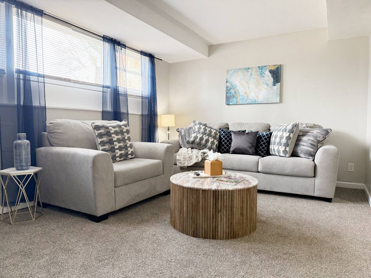 Riverside B1 | EVV 2BR Queen/1BA Apt