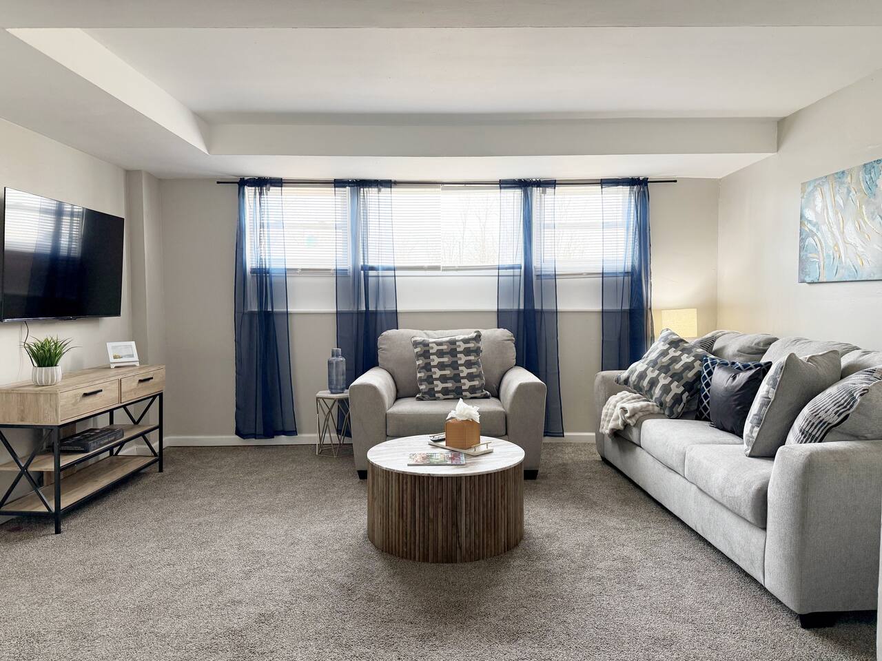 Riverside B1 | EVV 2BR Queen/1BA Apt