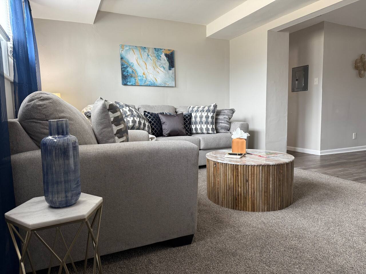 Riverside B1 | EVV 2BR Queen/1BA Apt