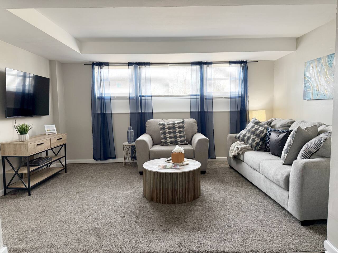 Riverside B1 | EVV 2BR Queen/1BA Apt photo 5