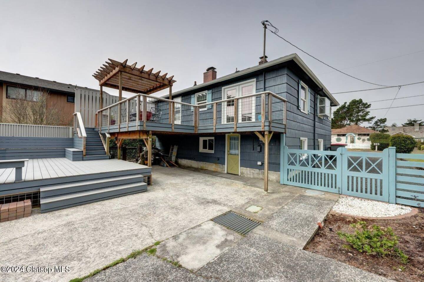 3 Bedroom Pet Friendly Cottage - 5 blocks to beach