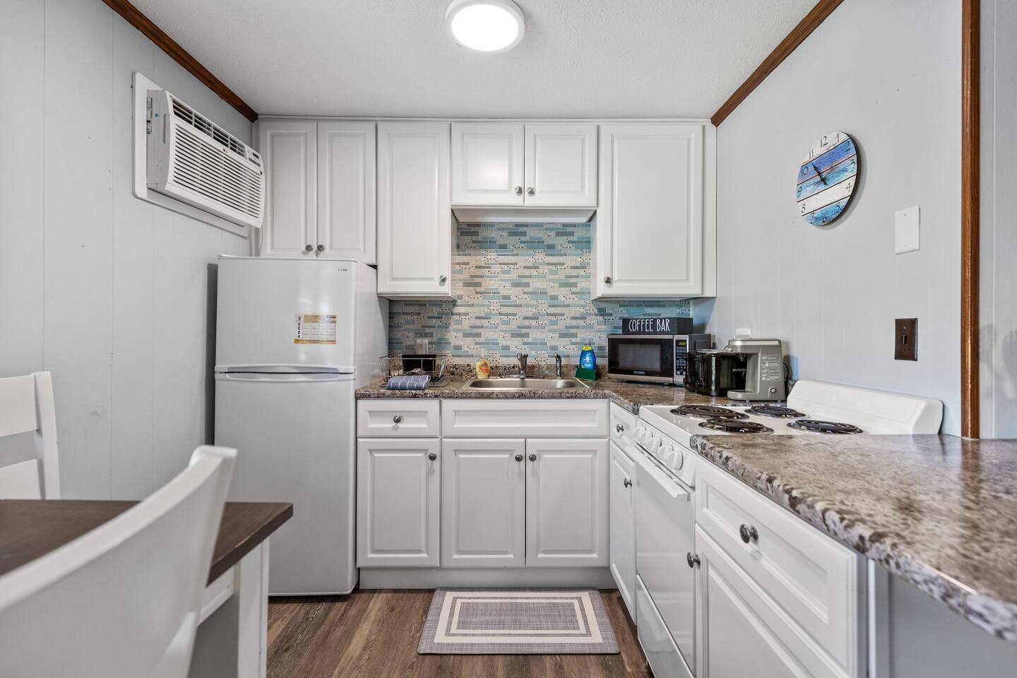 2BR condo for 6 near the beach (#109)