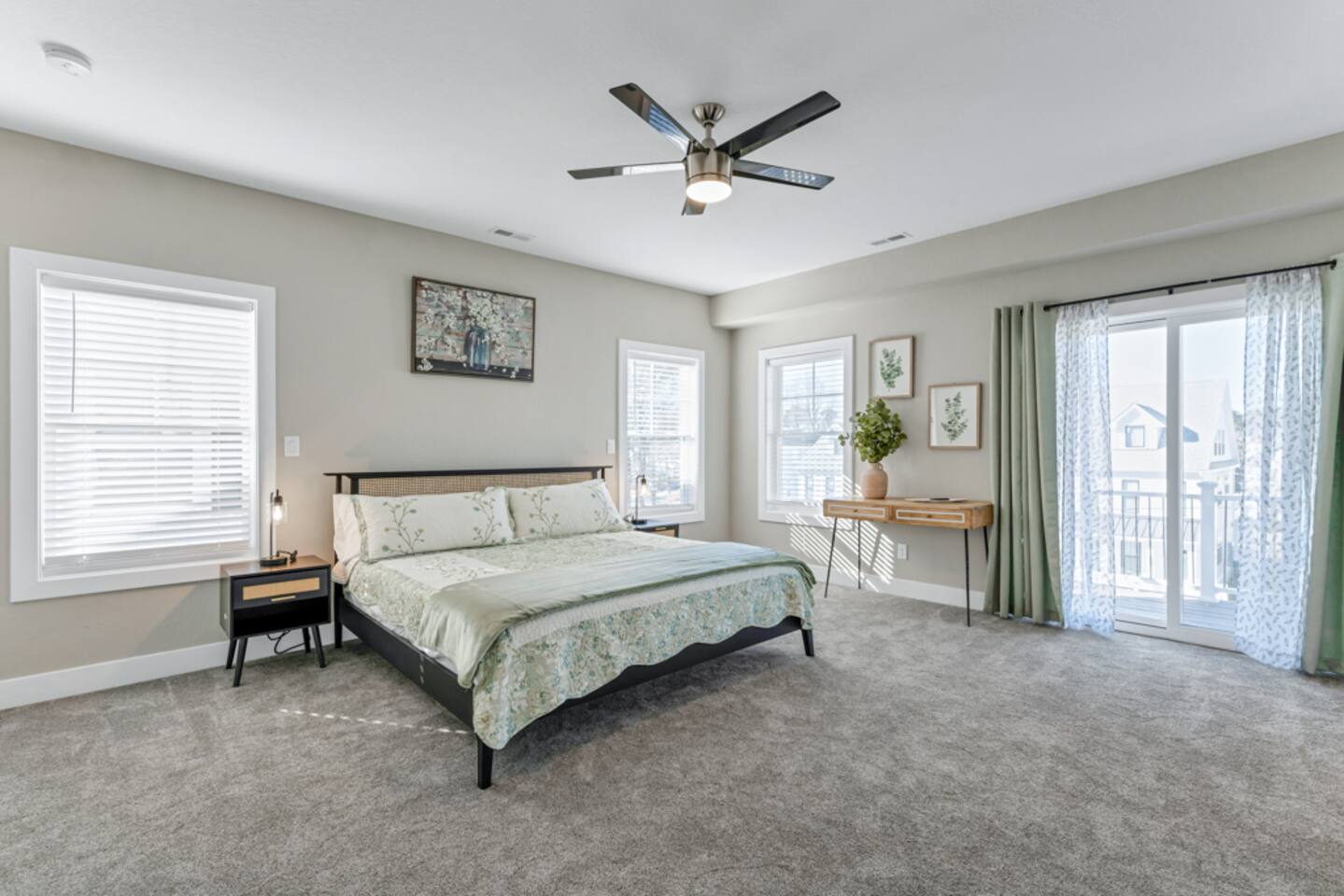 Modern 4BR Condo • Beach & Vibe District • Pets OK