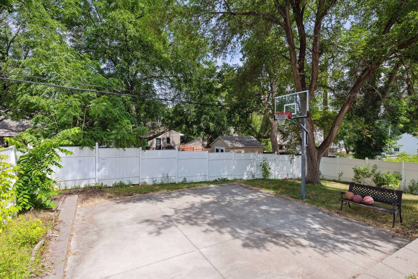 Sleeps 12 | Basketball Court | Basement Game Room — photo 2
