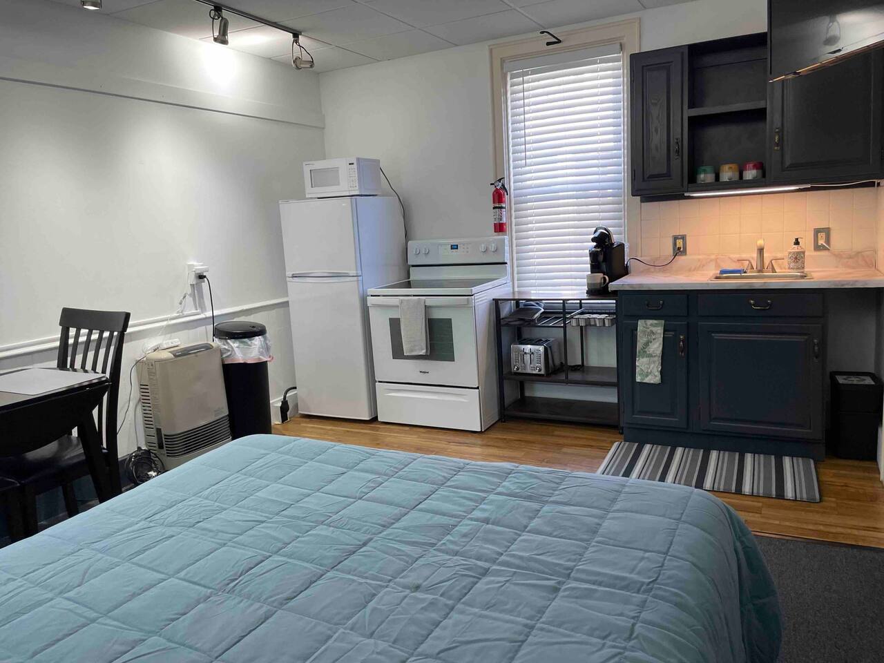 Cozy Studio 1/2 block to Church St & Shops-Pets