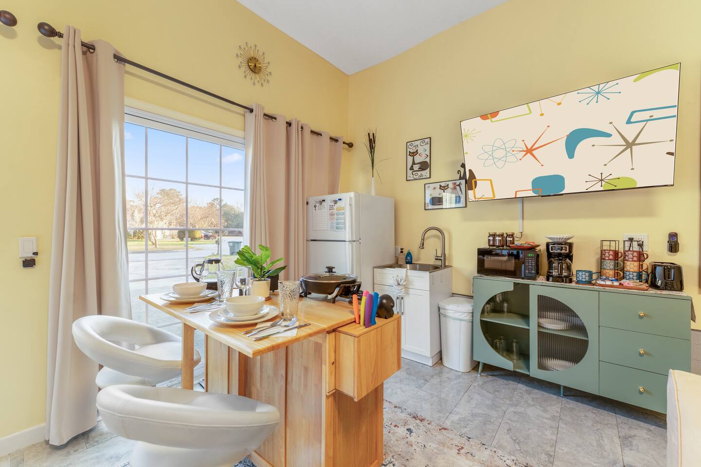 Between Downtown + Tybee - Cozy Vibes