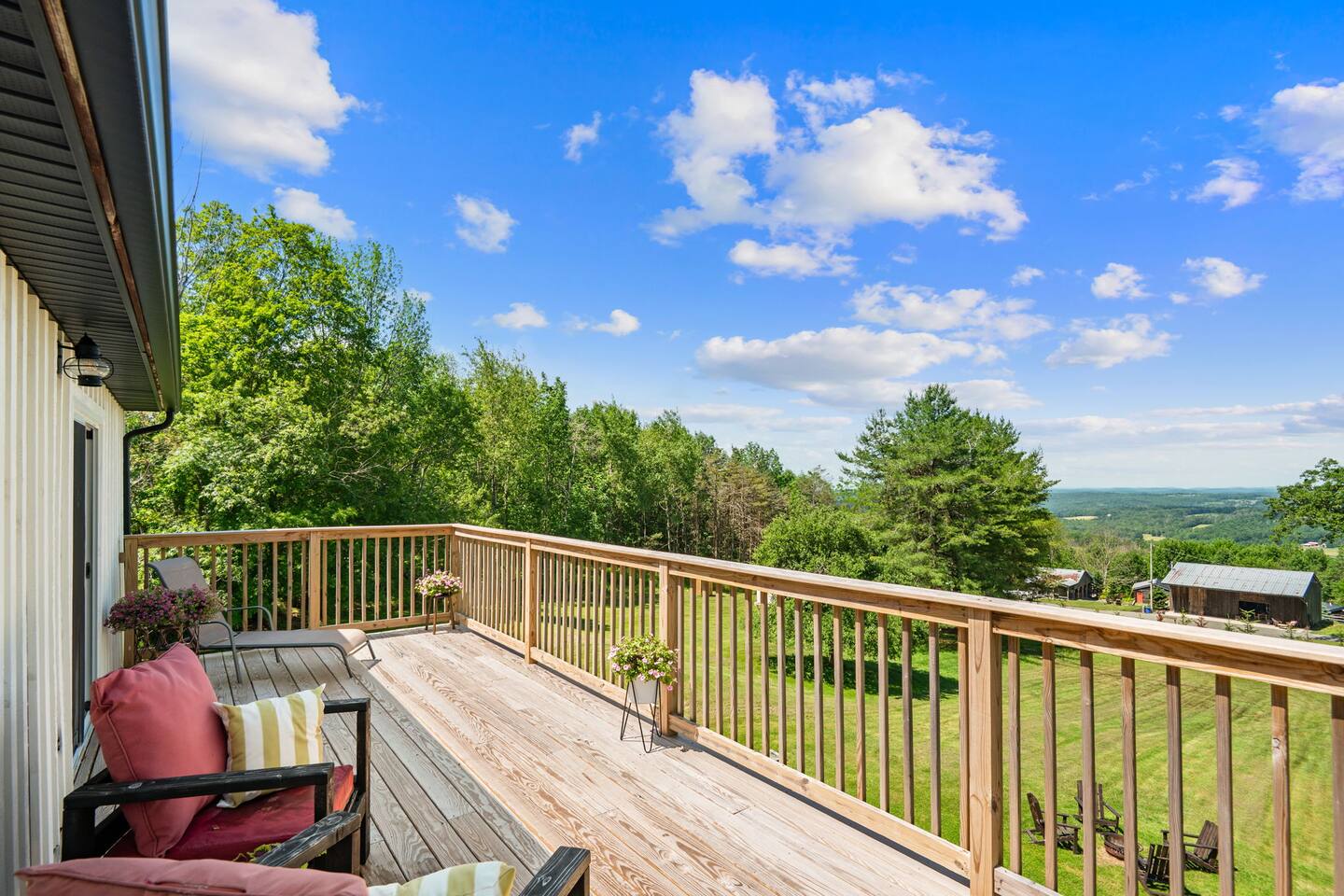 Hill Top Hall - Games, Hot Tub, Campfires, Views!