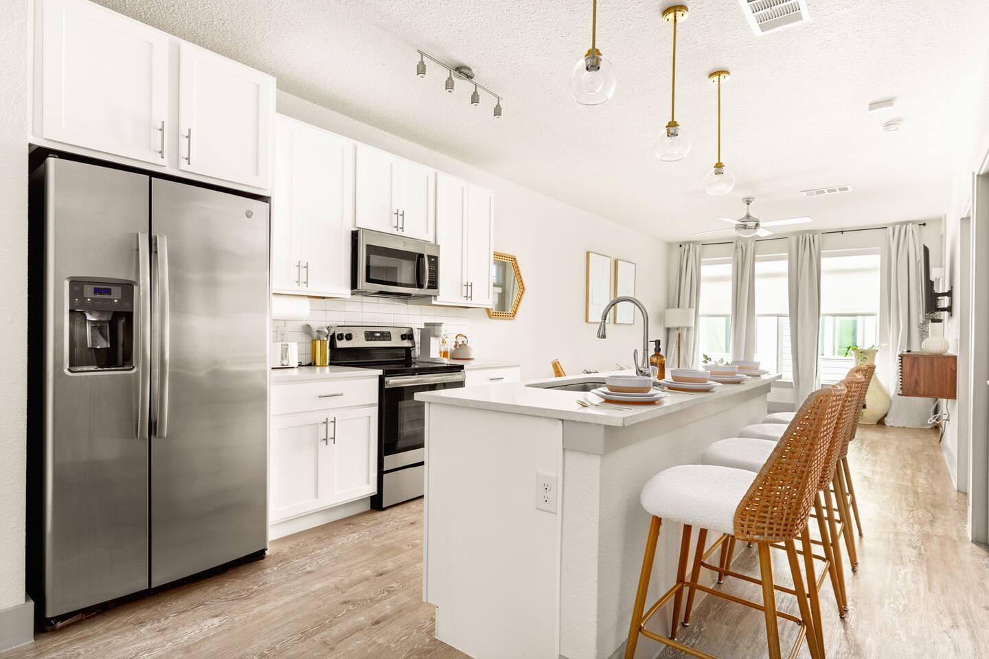 Spacious | Pool King Bed & Free Parking | Near SAT