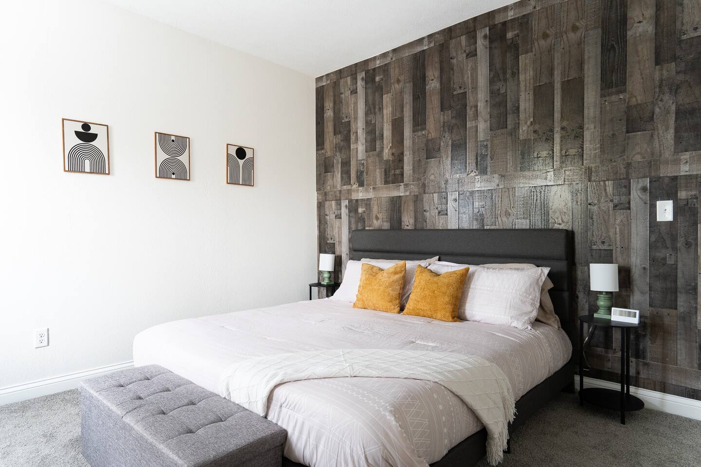 Huge Private Bedroom, King Bed, Downtown