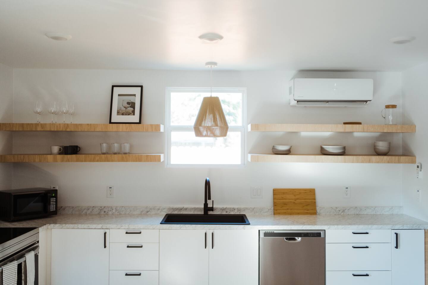 Adorable Studio - Private Patio - Dream Kitchen