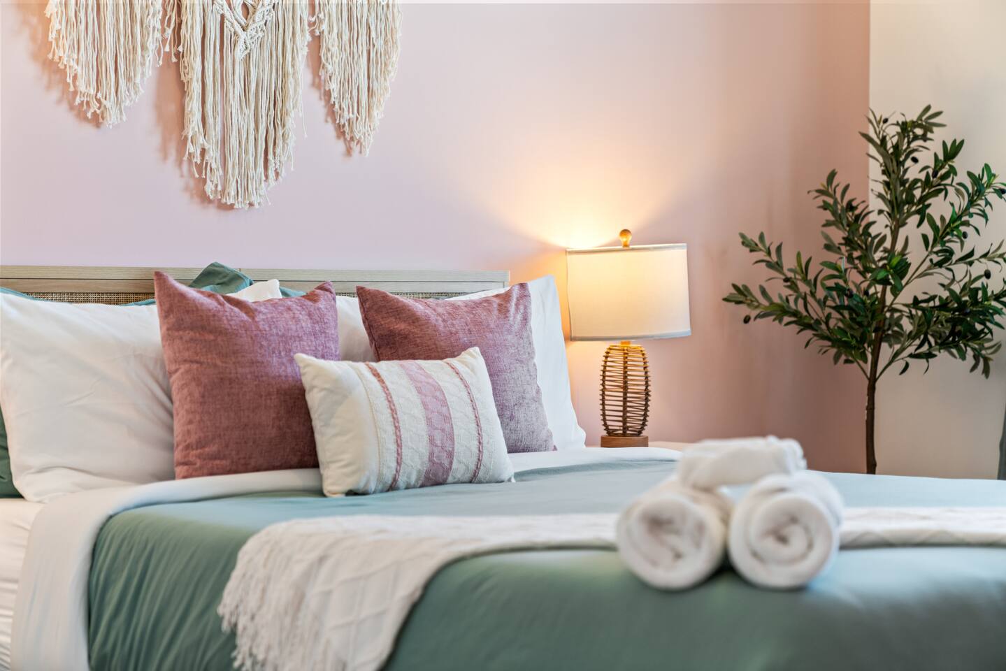 {Surf Shack} ~ Beach ~ Free Parking ~ Sleeps 6