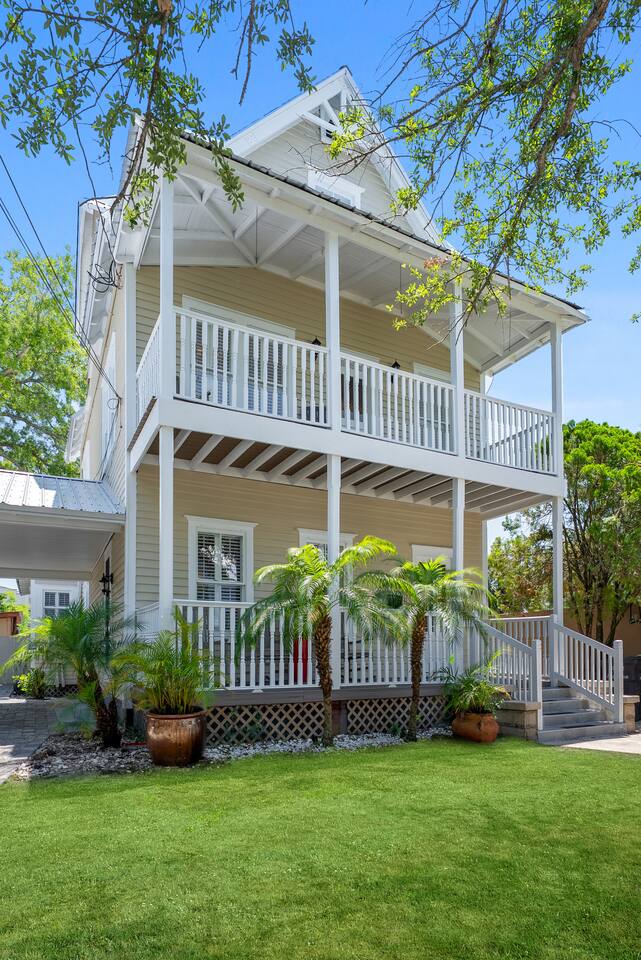 Classic Restored Victorian! Steps To Downtown
