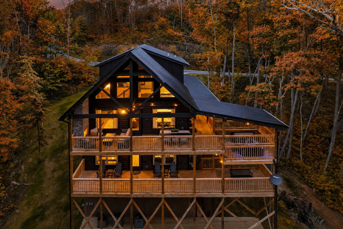 Luxury Cabin: Fireplace, Theater, Hot Tub & Games