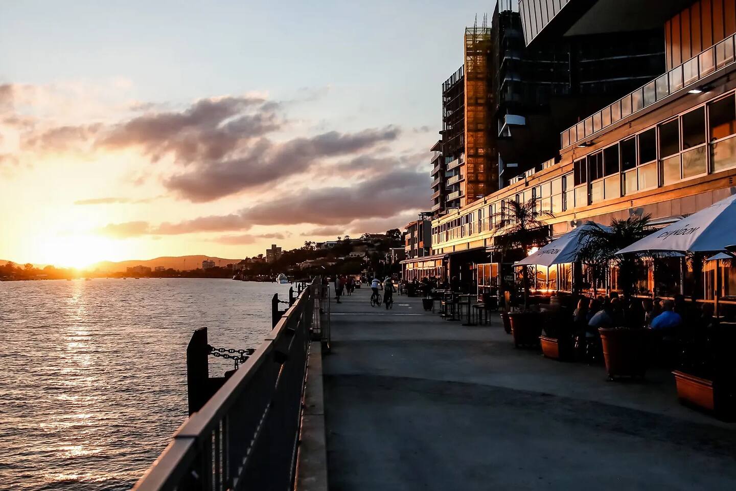 Noir Reverie -  Designer Home by the River - Apartment