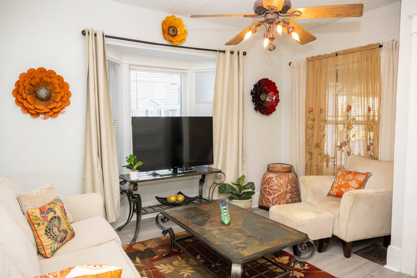 Entire 3BR Home | Sleeps 6 | Furnished Long Stays