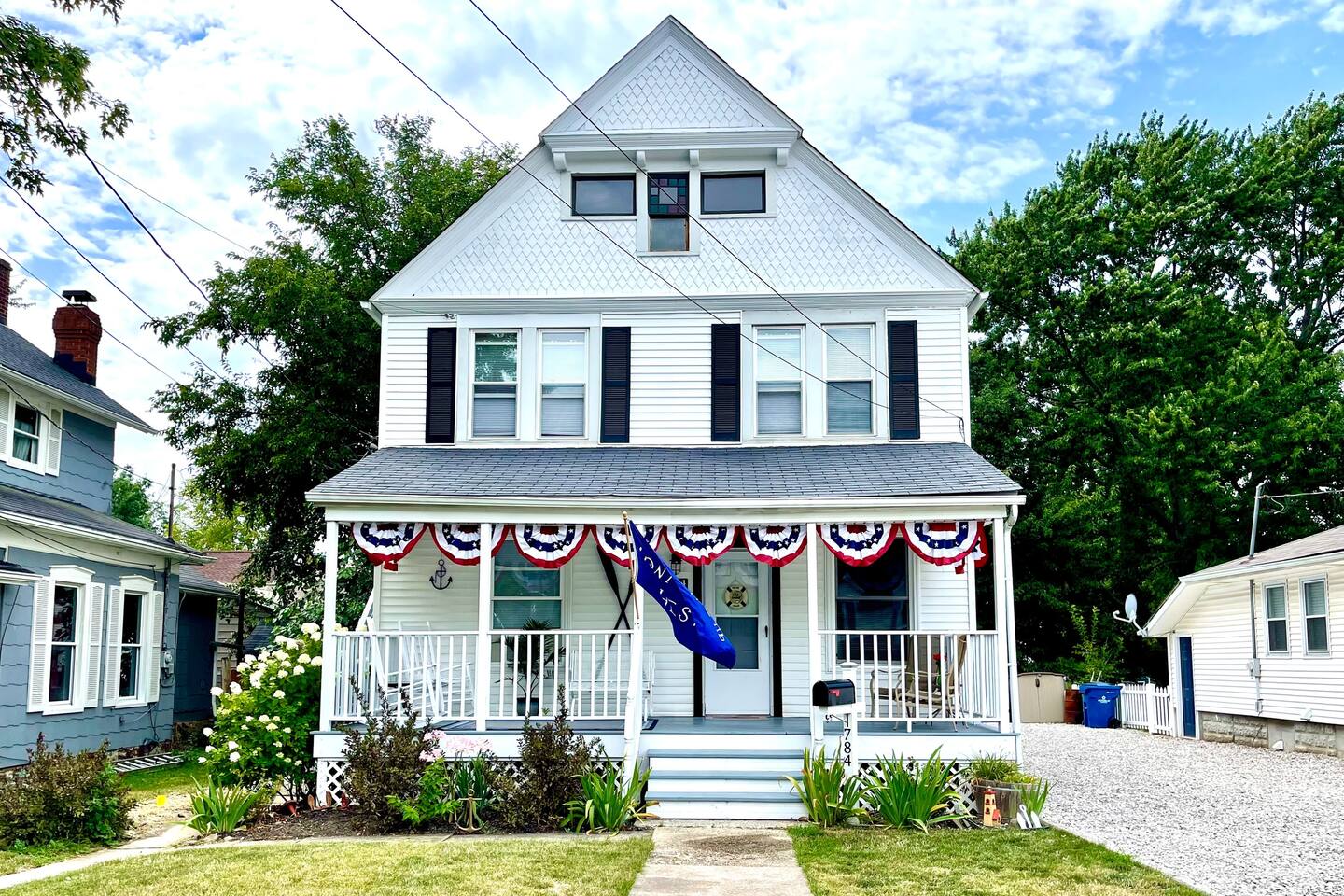 ENTIRE UNIT- Charming Century Home in Harbour Town