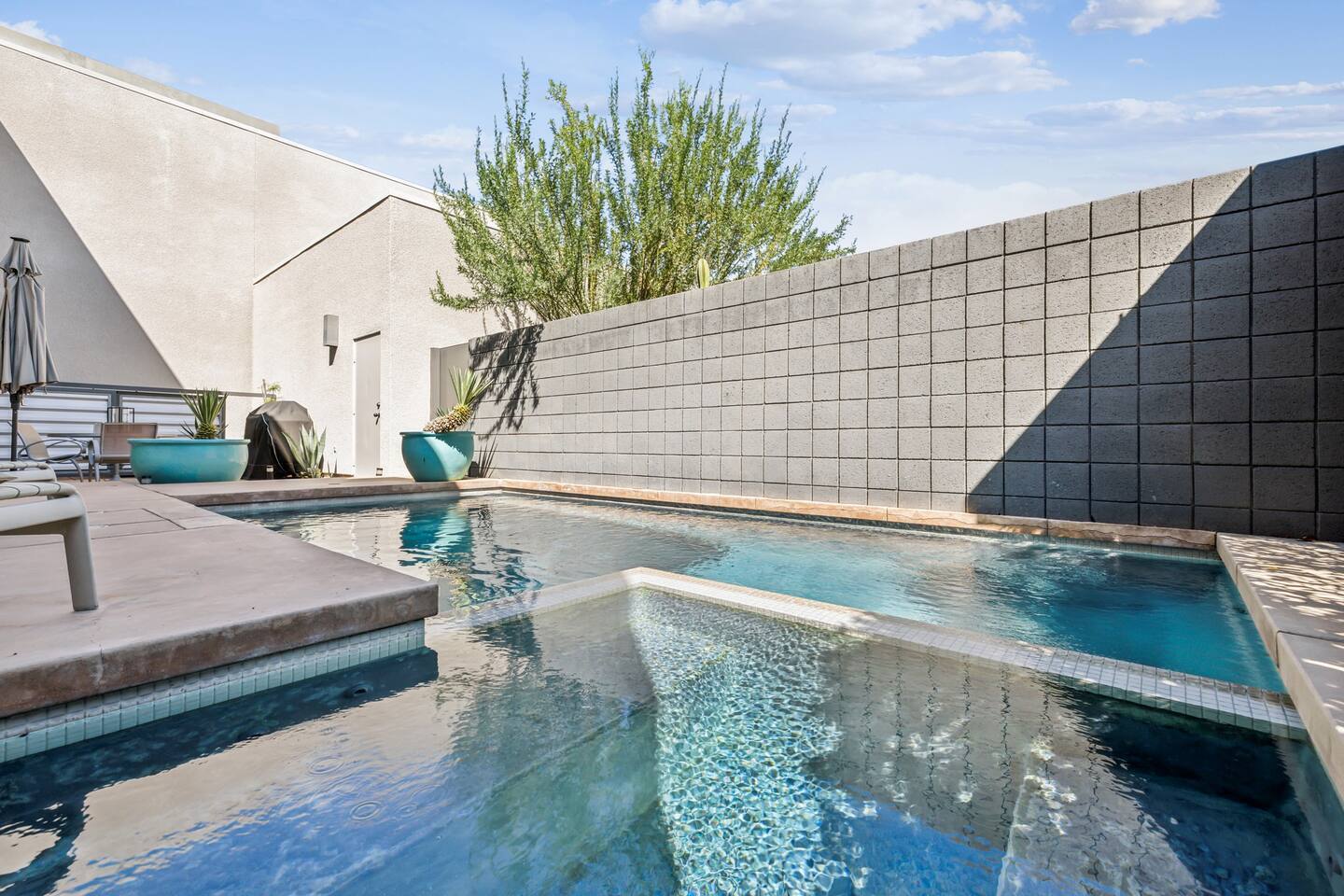 Stylish Gated TH+private heated pool+hot tub