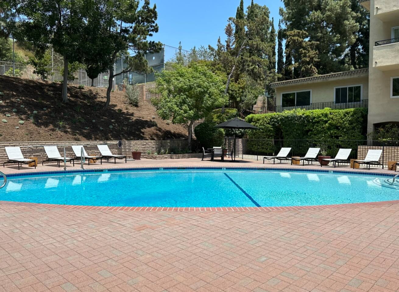 Luxe Condo in Hollywood Hills with Stunning Views!