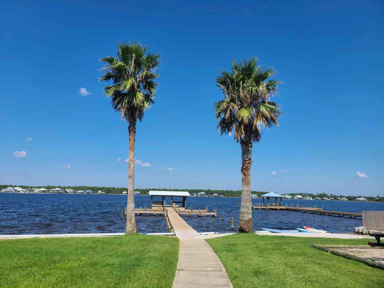 Private Beach Access, Boat Pier, Kayaks, Pool