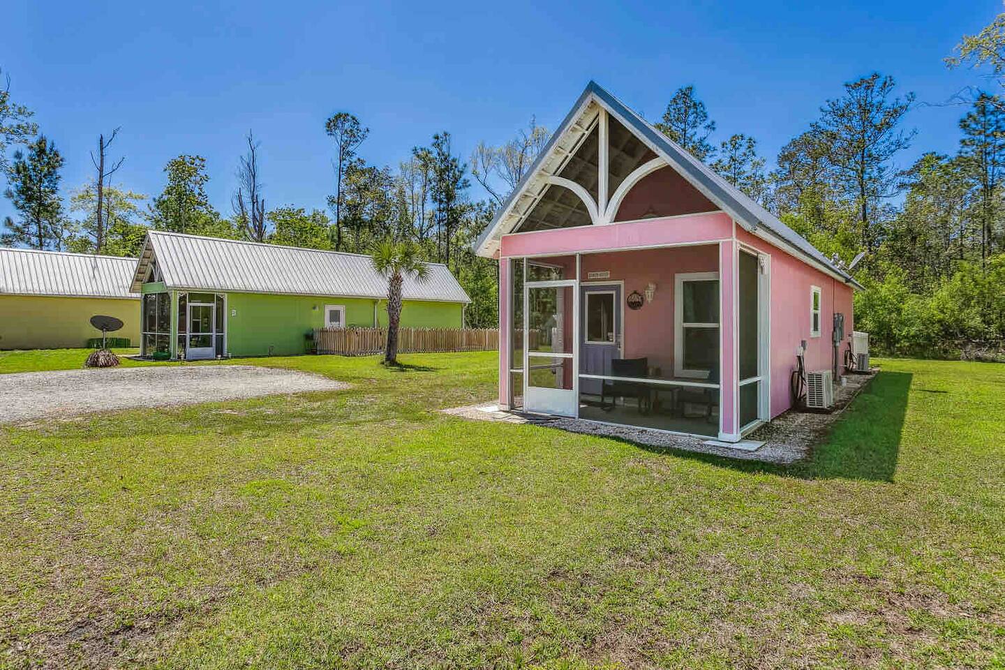 Castaway Tiny, near Sportsplex, 11 mi to Beach