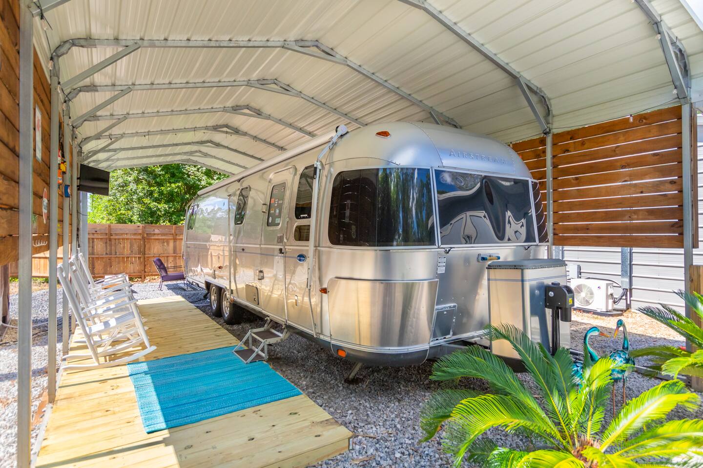Airstream 8 mi to the Beach, minutes to Sportsplex
