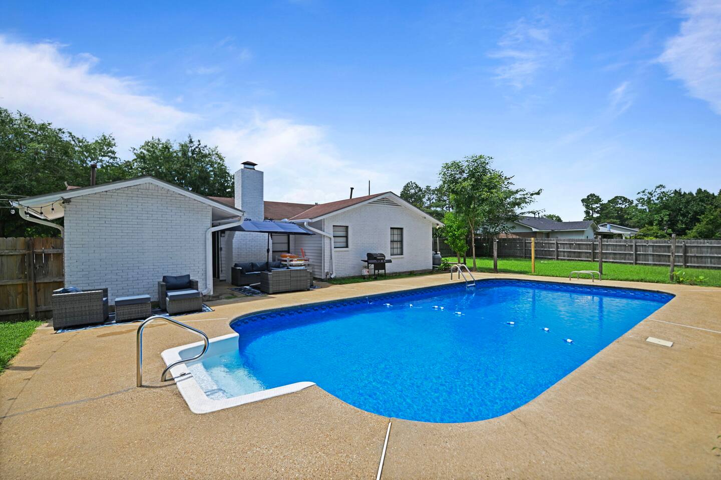 Modern 4BR with Private Pool