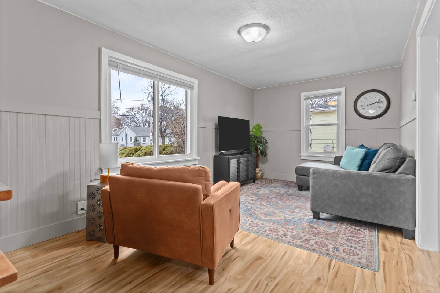 Chic Stay Close to Hospital & Downtown - Lake View