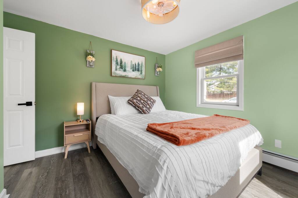 Cozy Apt near Downtown Westerly, Mystic & Casinos