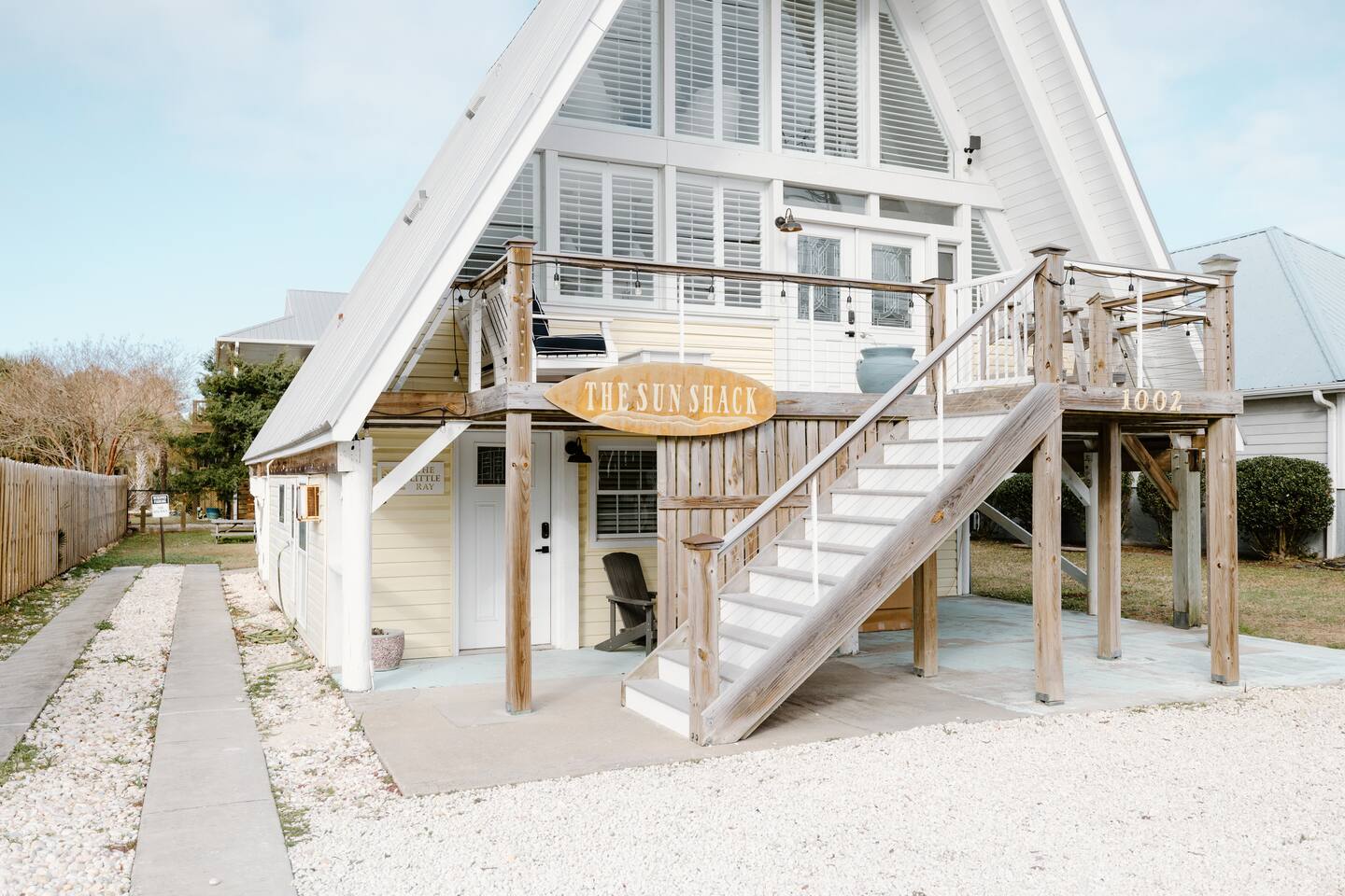 100 yds to Beach | 500 mbps | Pets | Backyard| WFH