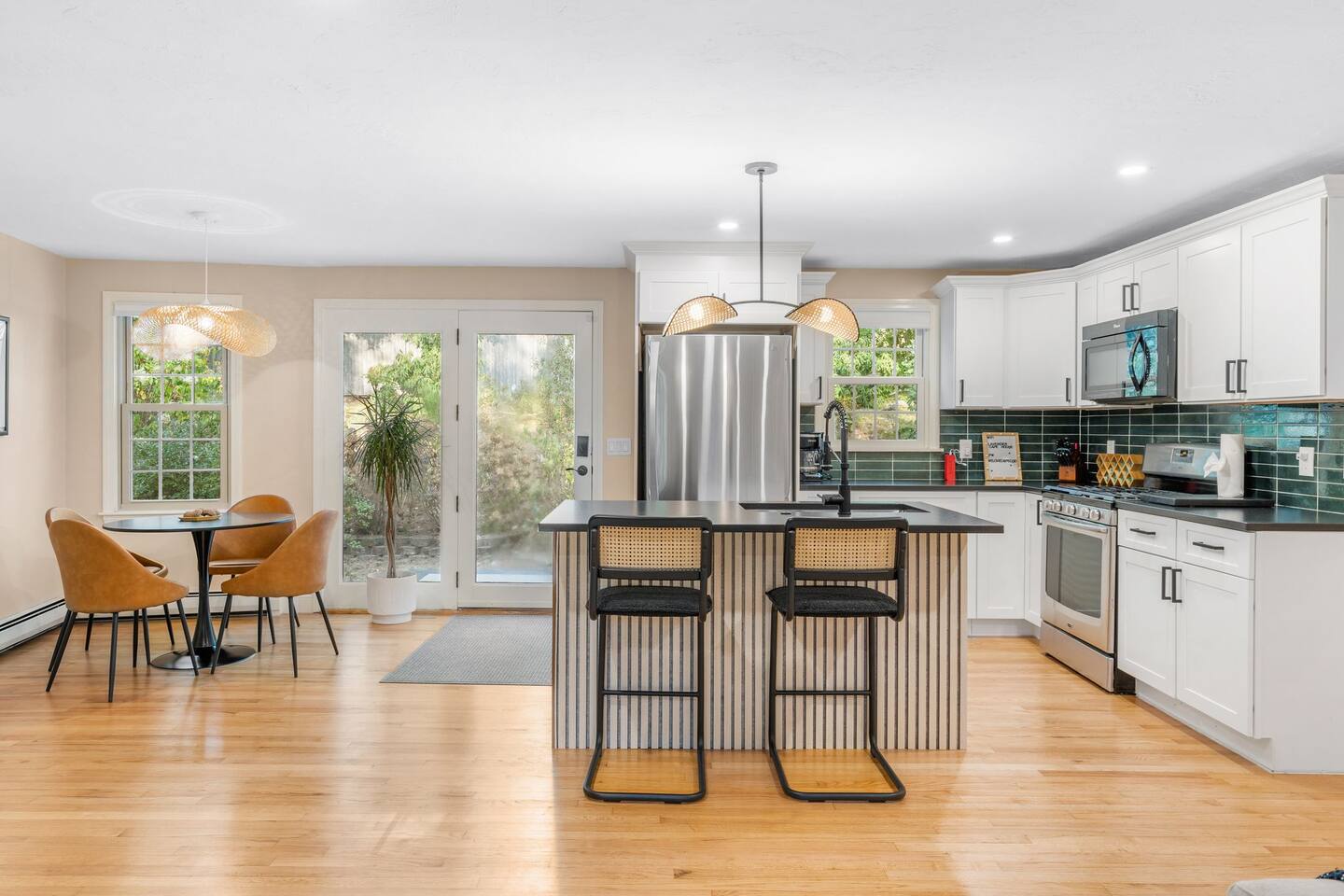 Ocean Breeze Escape w/ Private Hot Tub – Cape Cod