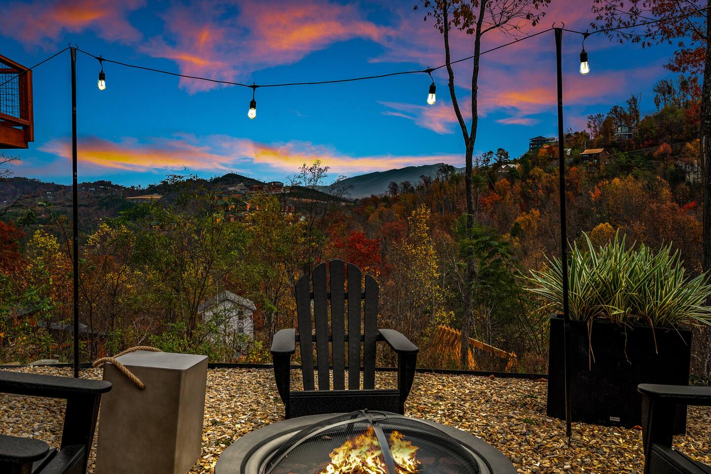 Epic Lux Cabin! Mountain View! Theatre! Game Room!