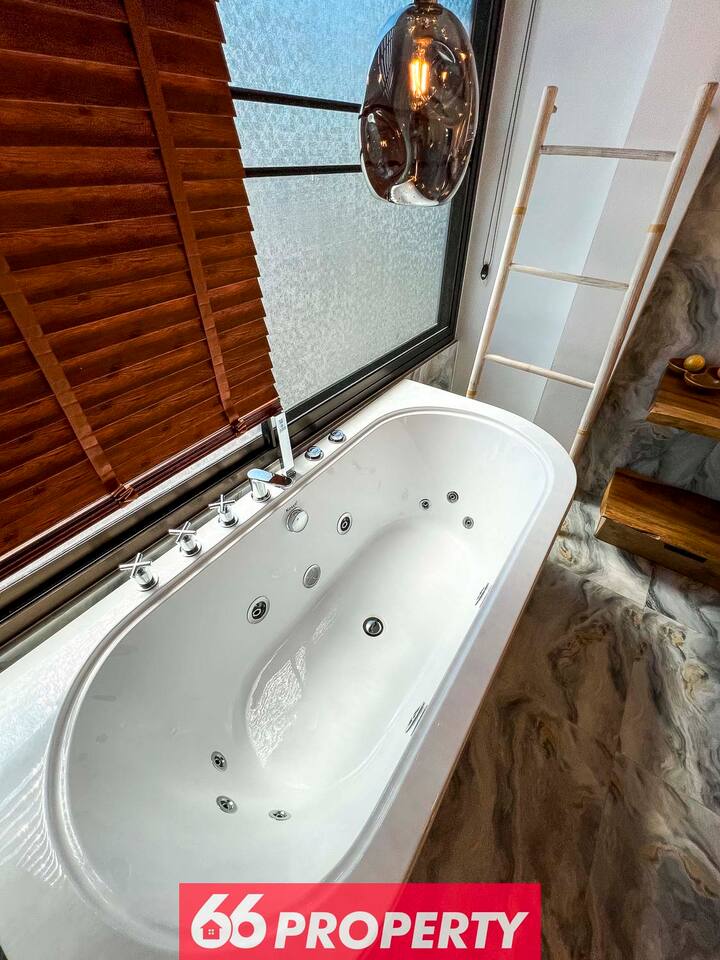 Luxury 8BR Villa Private Pool & Jacuzzi, Sleeps 22