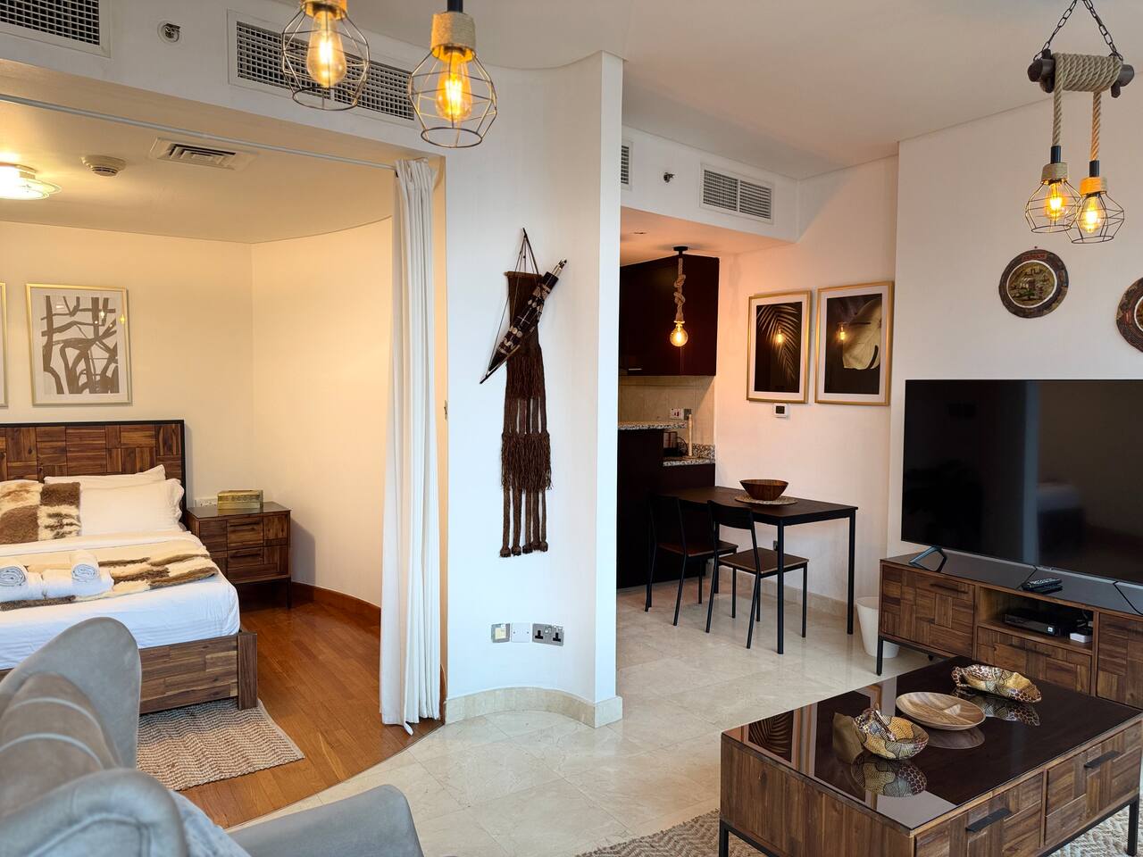 ASHRI Stylish African-Inspired Studio in DIFC