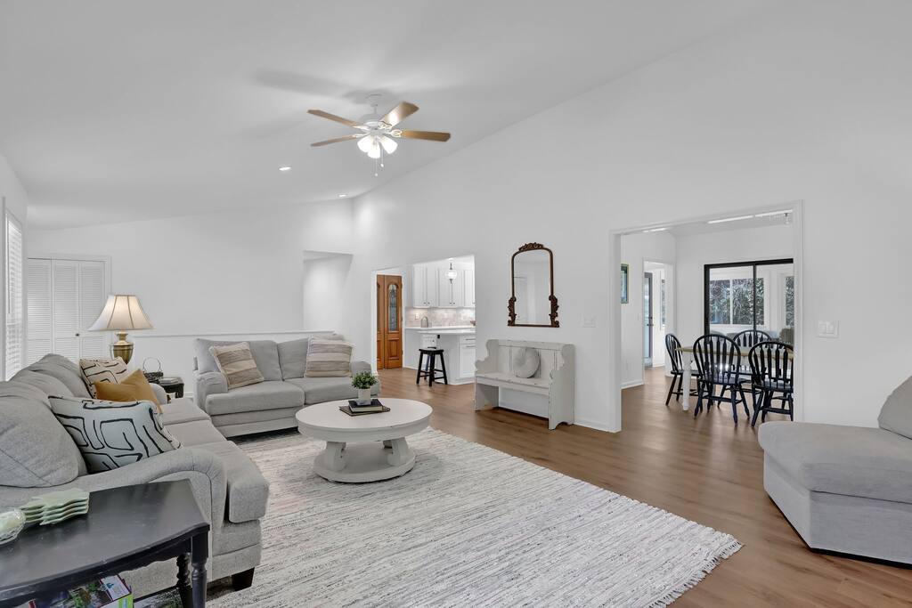 Family-friendly East Cobb Retreat w/ Basement!
