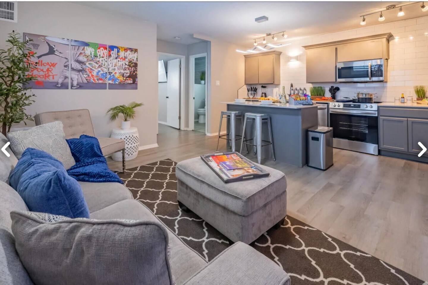 Beautiful Contemporary Suite #09