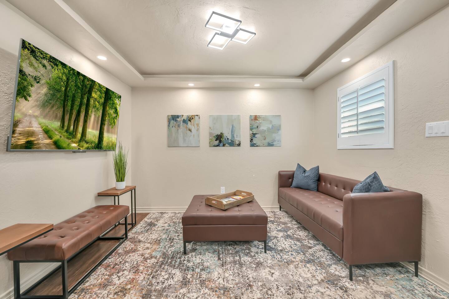 Oak's Beautiful Contemporary Suite #03