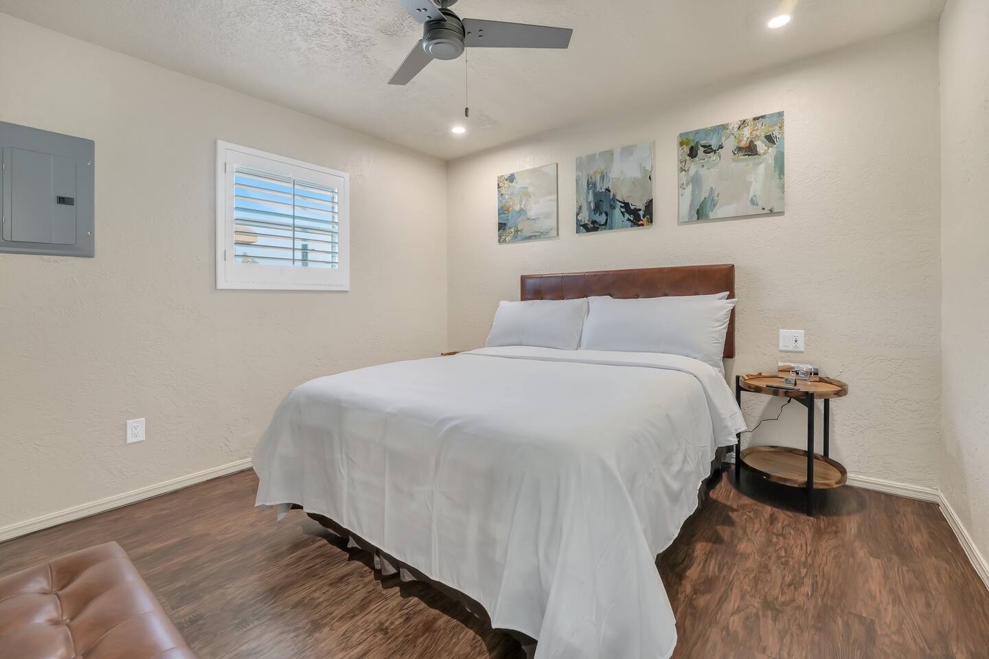 Oak's Beautiful Contemporary Suite #14
