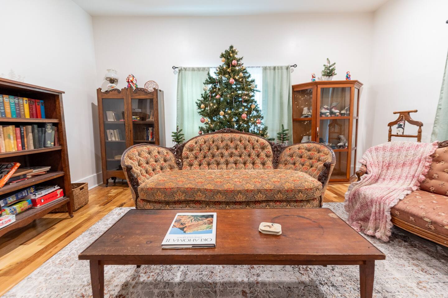 1800s Farmhouse—King Bed~Big Kitchen~Games & DVDs